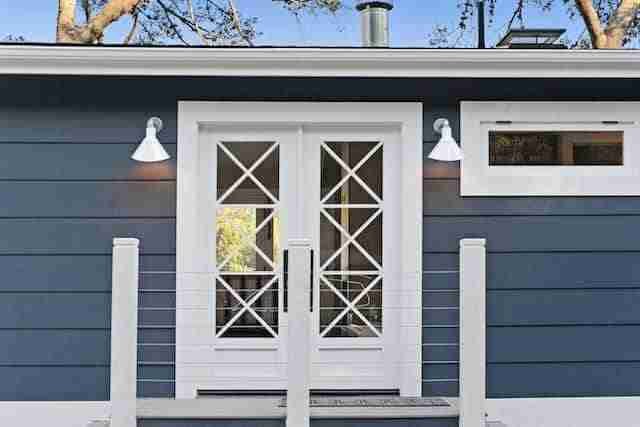 The Heart of Home: A Strong Mobile Home Door